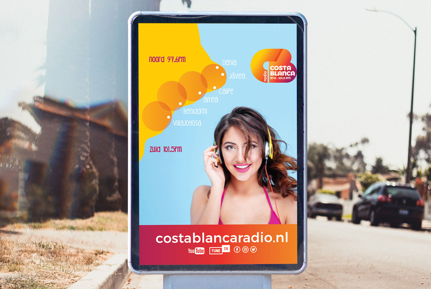 Reclamebord bushalte Costa Blanca Radio ontwerp van Reclamebureau costa blanca